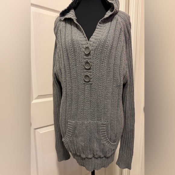 Sonoma Gray V-Neck Sweater with Cable Knit Pattern - Picture 2 of 13